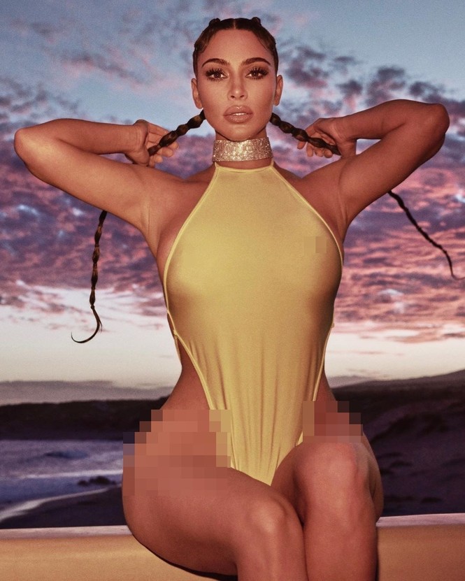 Áo tắm táo bạo tôn đường cong 'nảy lửa' của Kim Kardashian - ảnh 1