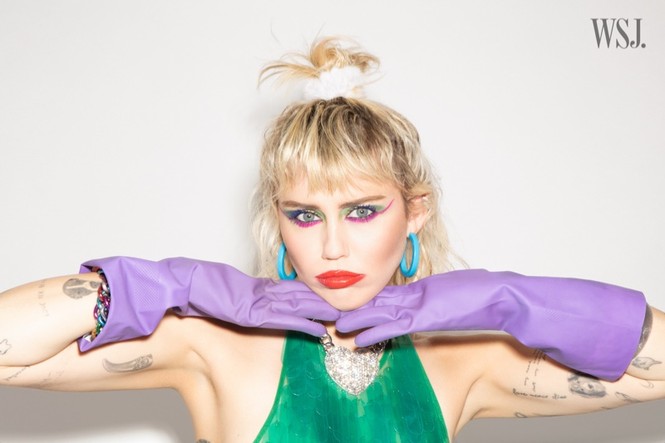 Miley Cyrus đeo găng tay, khẩu trang chống dịch chụp ảnh thời trang - ảnh 10