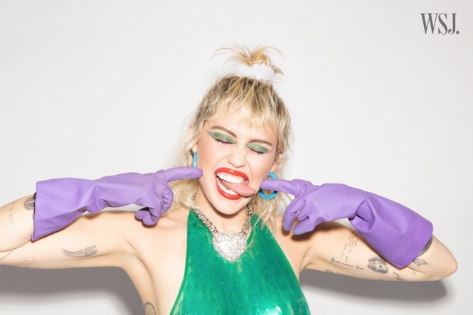 Miley Cyrus đeo găng tay, khẩu trang chống dịch chụp ảnh thời trang - ảnh 11