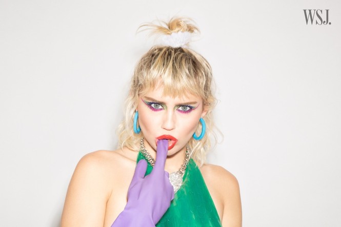 Miley Cyrus đeo găng tay, khẩu trang chống dịch chụp ảnh thời trang - ảnh 14
