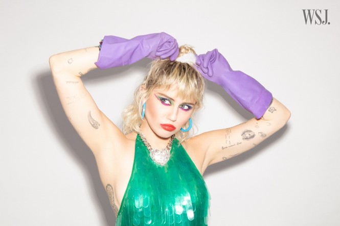 Miley Cyrus đeo găng tay, khẩu trang chống dịch chụp ảnh thời trang - ảnh 13