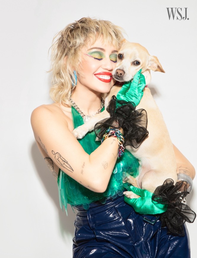 Miley Cyrus đeo găng tay, khẩu trang chống dịch chụp ảnh thời trang - ảnh 6