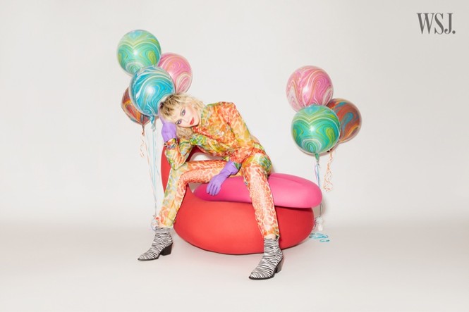 Miley Cyrus đeo găng tay, khẩu trang chống dịch chụp ảnh thời trang - ảnh 5