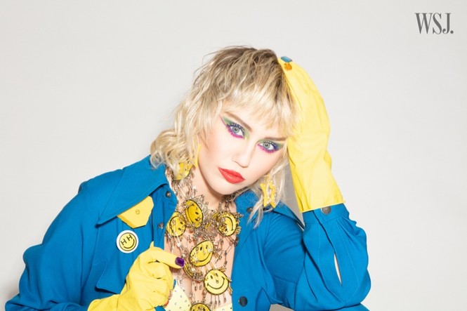 Miley Cyrus đeo găng tay, khẩu trang chống dịch chụp ảnh thời trang - ảnh 8