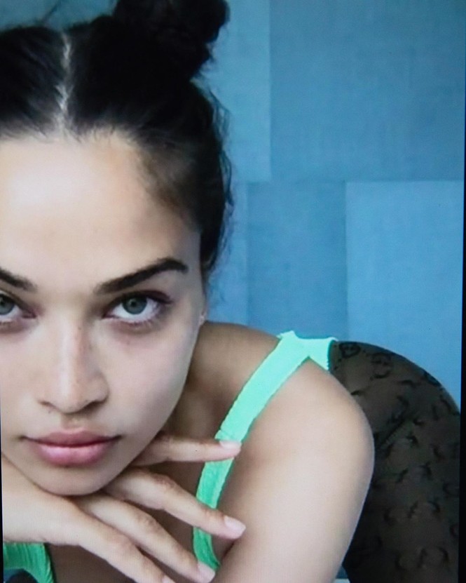 Siêu mẫu Úc Shanina Shaik bán nude chụp ảnh FaceTime tại nhà - ảnh 7