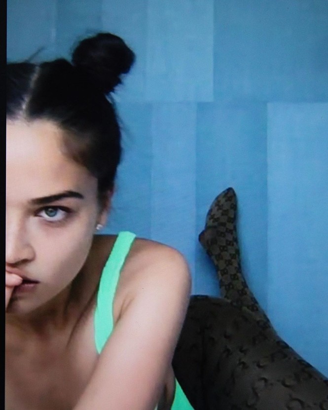 Siêu mẫu Úc Shanina Shaik bán nude chụp ảnh FaceTime tại nhà - ảnh 8