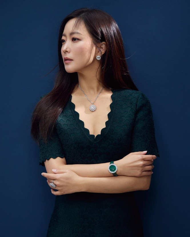 'Đệ nhất mỹ nhân Hàn' Kim Hee Sun ngoài tứ tuần trẻ đẹp khó tin - ảnh 9