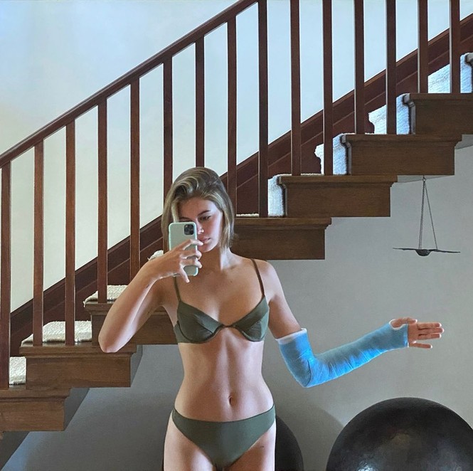Con gái siêu mẫu Cindy Crawford diện bikini tôn dáng thon - ảnh 1