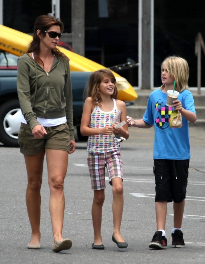 Con gái siêu mẫu Cindy Crawford diện bikini tôn dáng thon - ảnh 4
