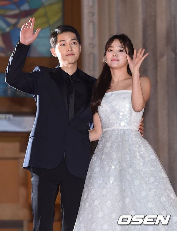 Mỹ nhân 'Hạ cánh nơi anh' Son Ye Jin siêu gợi cảm, nhưng Hyun Bin chỉ ngắm từ xa - ảnh 1