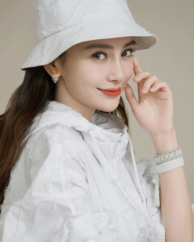'Gái một con' Angelababy quá xinh đẹp với thần thái đỉnh cao - ảnh 16