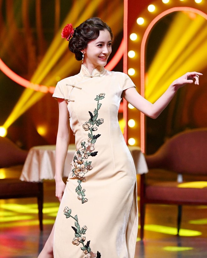 'Gái một con' Angelababy quá xinh đẹp với thần thái đỉnh cao - ảnh 24