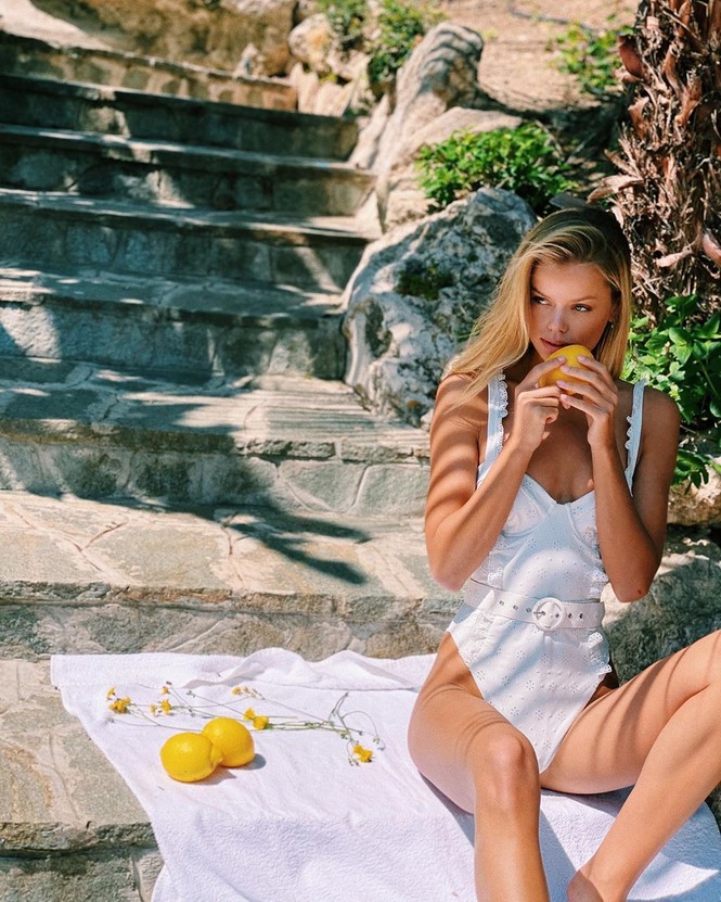 'Búp bê' tóc vàng Frida Aasen táo bạo bán nude - ảnh 2