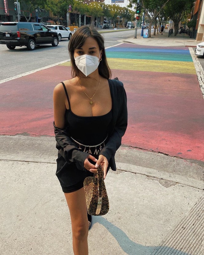 'Chân dài' xứ Samba Gizele Oliveira quyến rũ trong ảnh selfie - ảnh 20