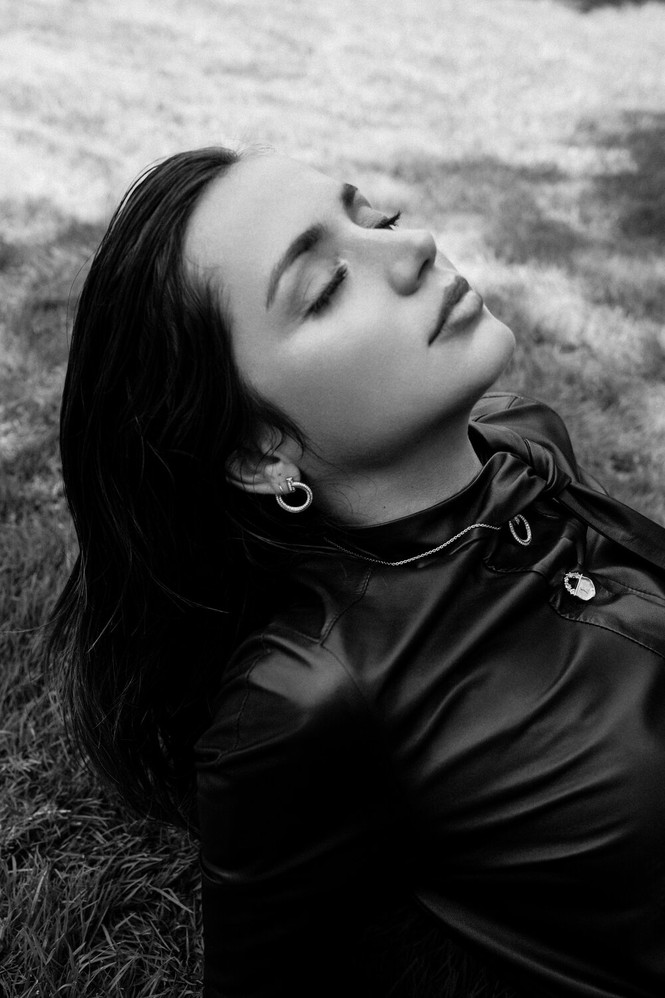 'Bond Girl' Ana De Armas 'khóa môi' tình tứ trai lạ trên biển - ảnh 18