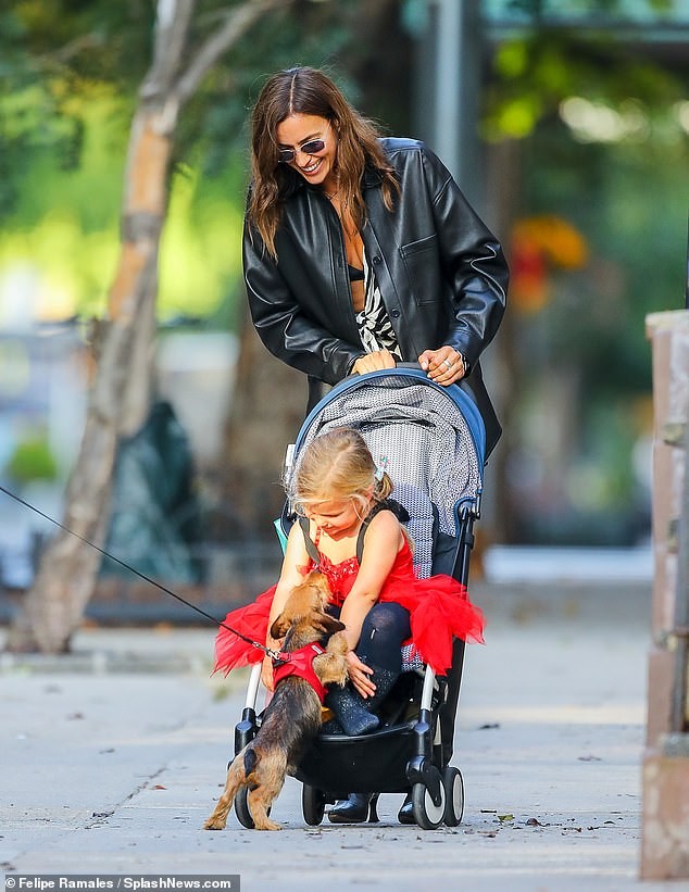 Ngắm thân hình hoàn hảo của mỹ nhân Nga Irina Shayk - ảnh 10
