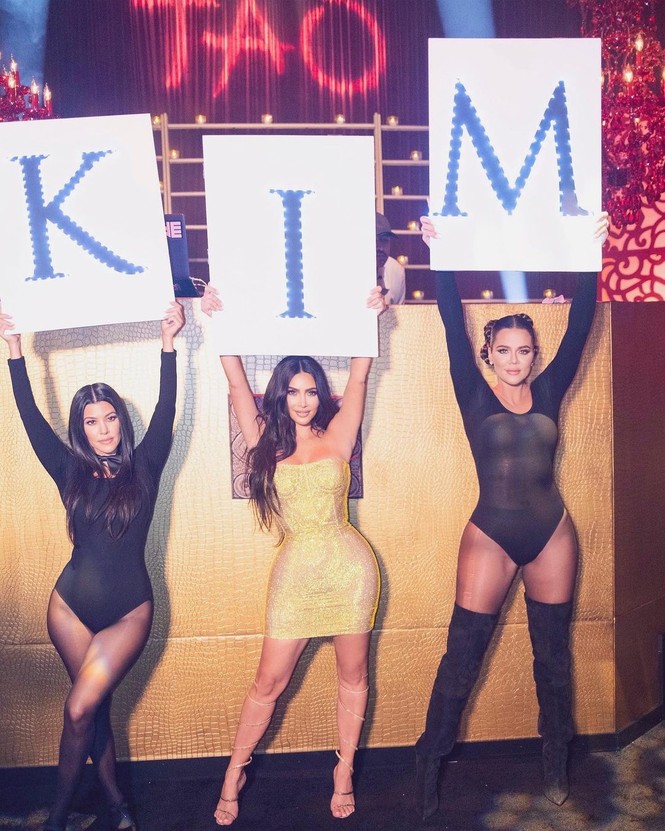 Kim Kardashian siêu gợi cảm trong tiệc sinh nhật tuổi 40 - ảnh 3