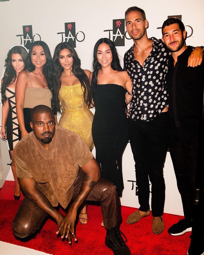 Kim Kardashian siêu gợi cảm trong tiệc sinh nhật tuổi 40 - ảnh 9