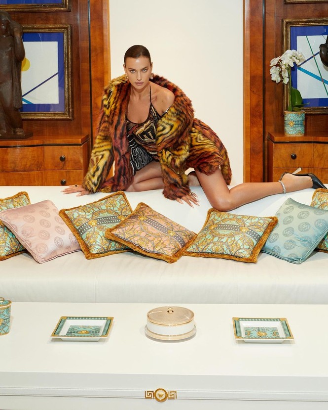 Irina Shayk thần thái cuốn hút như ngôi sao điện ảnh trên phố - ảnh 5