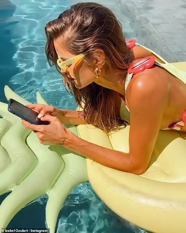 Mê mẩn sắc vóc đẹp như mộng của mỹ nhân áo tắm Izabel Goulart - ảnh 8