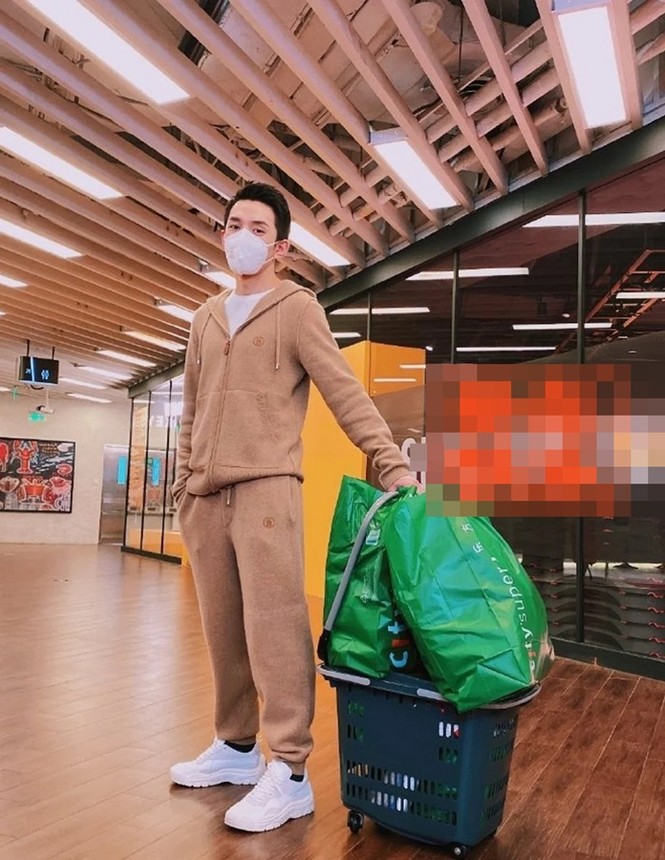 Chàng trai 'Vua son môi' kiếm triệu đô nhờ livestream bán hàng - ảnh 6