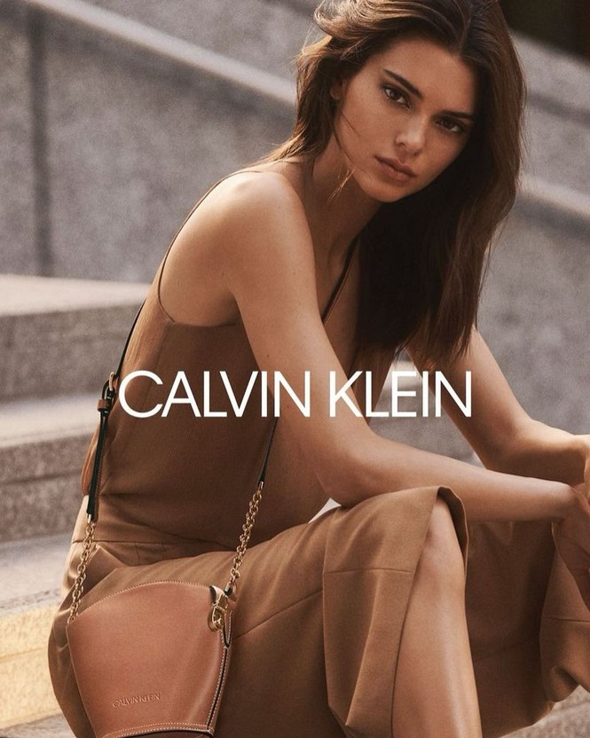 Chị gái Kim ‘siêu vòng ba’ khoe hình thể như gái đôi mươi với bikini ở tuổi 41 - ảnh 15
