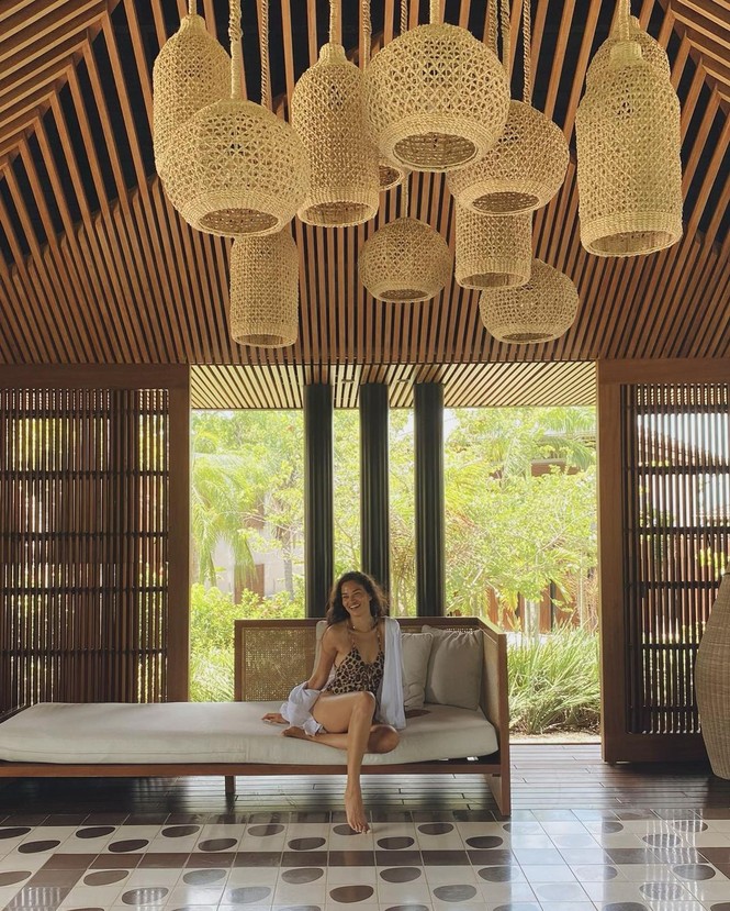 Người mẫu lai Shanina Shaik thả dáng thon mảnh với bikini - ảnh 5