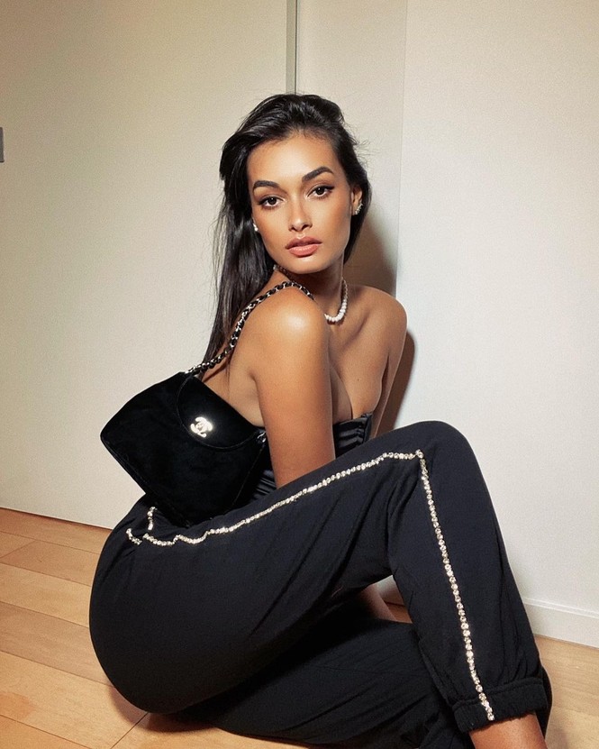 Sắc vóc thanh xuân nóng bỏng của nàng mẫu 9x Gizele Oliveira - ảnh 10