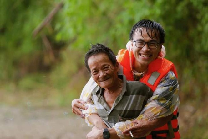 Hành trình 30 ngày băng rừng, lội lũ đồng hành cùng bà con miền Trung - ảnh 3