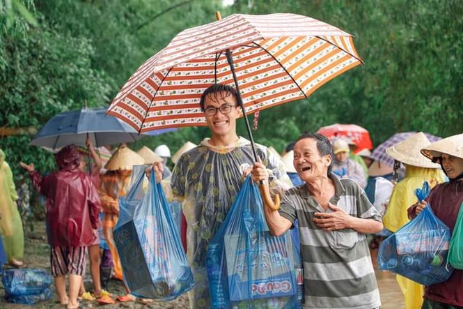 Hành trình 30 ngày băng rừng, lội lũ đồng hành cùng bà con miền Trung - ảnh 4