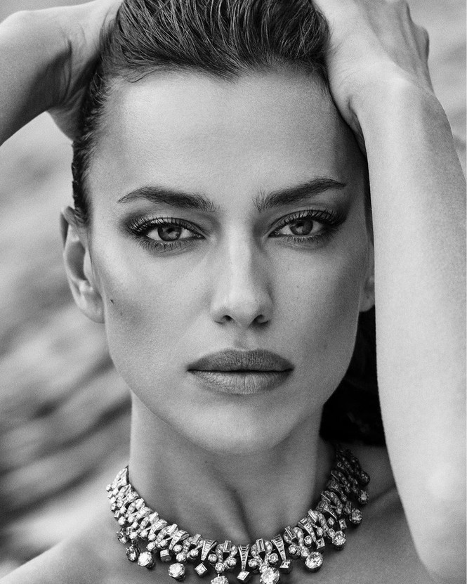 Irina Shayk cùng dàn mẫu quyến rũ hút hồn trên Vogue Hy Lạp - ảnh 8