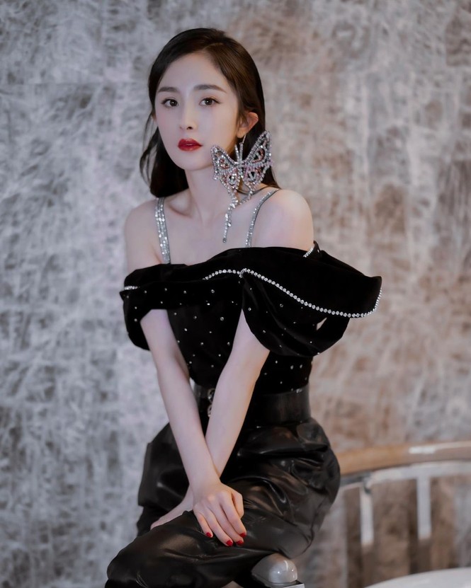 Xinh tươi như hoa, Dương Mịch khoe chân dài trứ danh trong clip mới - ảnh 16