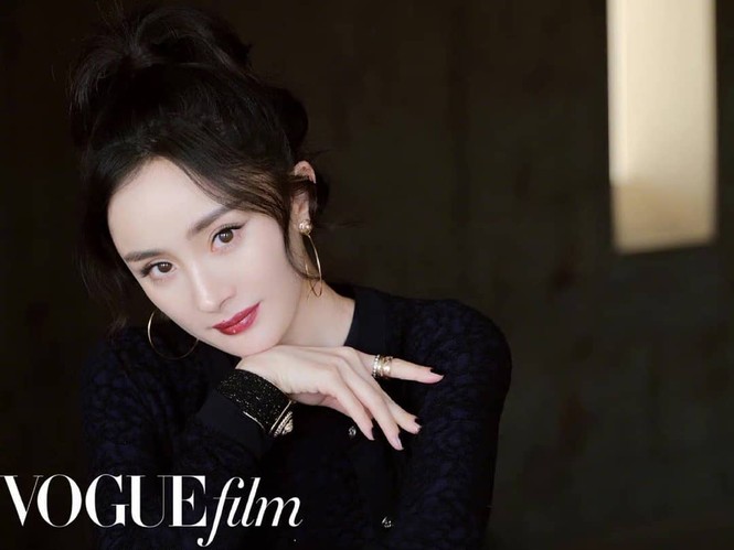Xinh tươi như hoa, Dương Mịch khoe chân dài trứ danh trong clip mới - ảnh 17