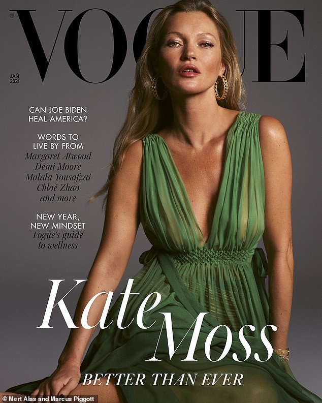 Kate Moss U50 diện váy khoét ngực sâu trẻ trung bất ngờ - ảnh 1