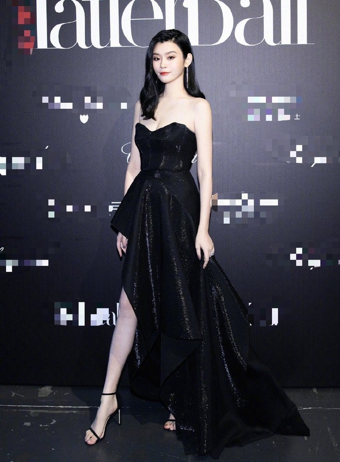 Người mẫu Victoria's Secret Ming Xi thả dáng 'gái một con' nóng bỏng sau sinh - ảnh 9