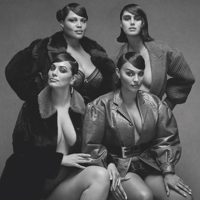 Người mẫu béo Ashley Graham tiết lộ bí quyết bảo hộ 'vòng 1' bằng... băng dính - ảnh 14