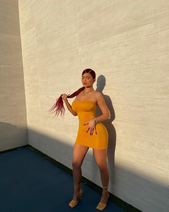 Em út tỉ phú nhà Kardashian mặc váy bó sát 'nghẹt thở' - ảnh 5