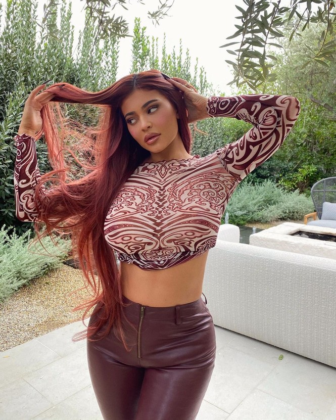 Em út tỉ phú nhà Kardashian mặc váy bó sát 'nghẹt thở' - ảnh 6