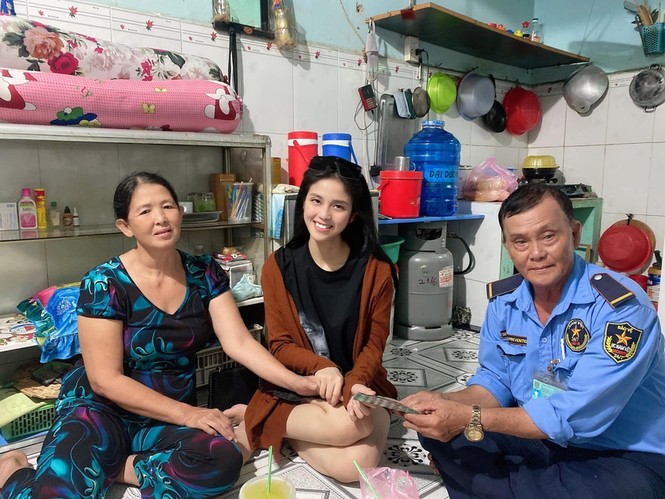 Cô gái giúp người nghèo khắp TP.HCM: 'Thấy ấm lòng vì được nhiều người tin tưởng' - ảnh 3