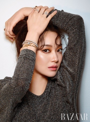 'Hồ ly 9 đuôi' Shin Min Ah đẹp xuất sắc đón Giáng sinh - ảnh 8