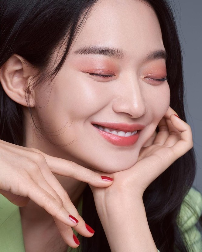 'Hồ ly 9 đuôi' Shin Min Ah đẹp xuất sắc đón Giáng sinh - ảnh 25