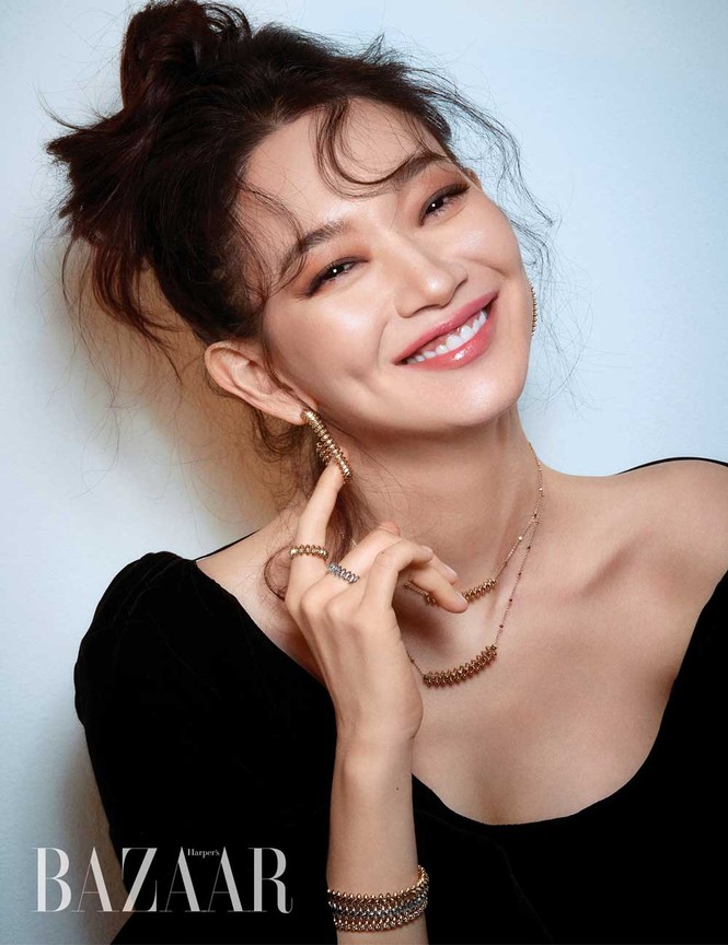 'Hồ ly 9 đuôi' Shin Min Ah đẹp xuất sắc đón Giáng sinh - ảnh 12