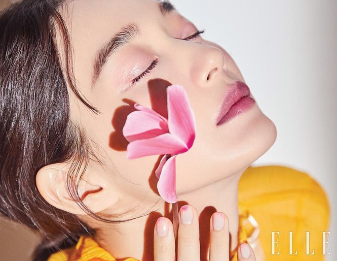 'Hồ ly 9 đuôi' Shin Min Ah đẹp xuất sắc đón Giáng sinh - ảnh 19