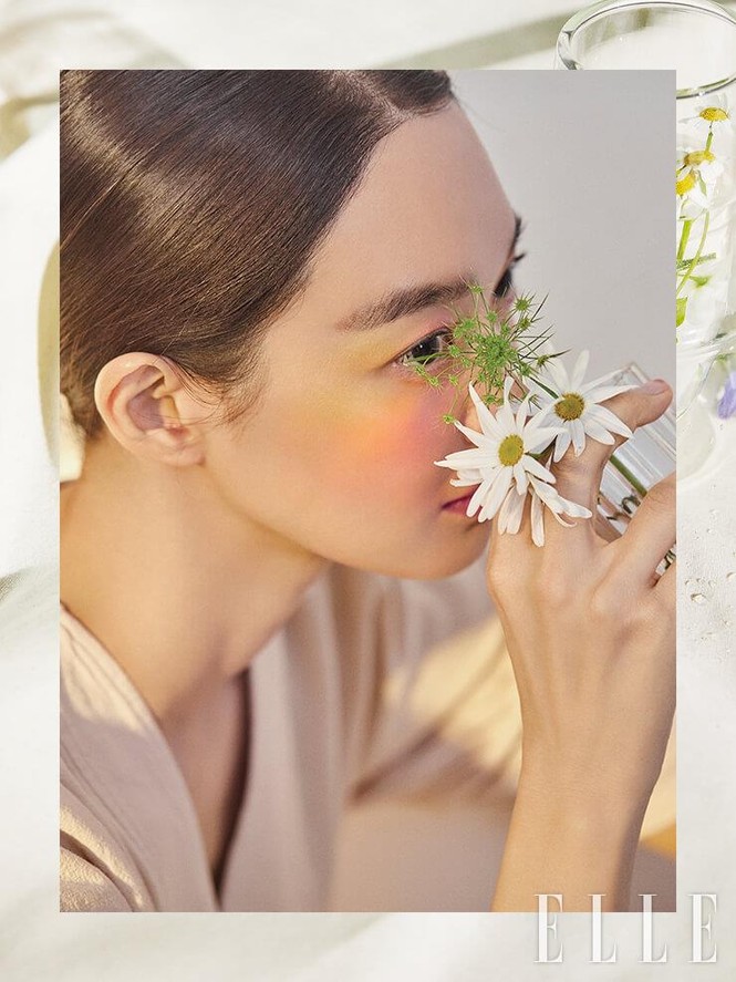 'Hồ ly 9 đuôi' Shin Min Ah đẹp xuất sắc đón Giáng sinh - ảnh 24