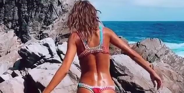 Siêu mẫu Izabel Goulart diện bikini tôn dáng rực lửa - ảnh 8
