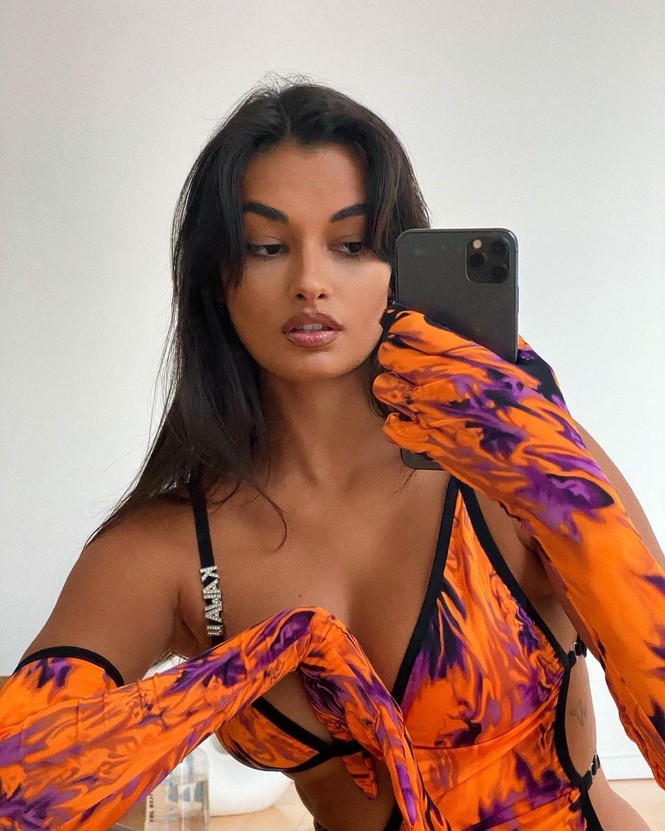 Mê đắm sắc vóc người mẫu áo tắm xứ Samba Gizele Oliveira - ảnh 6