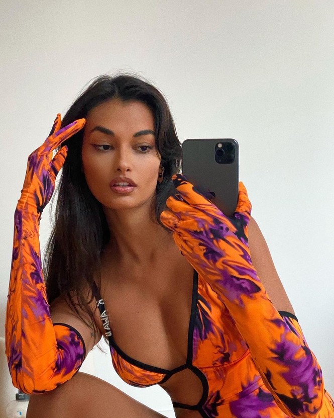 Mê đắm sắc vóc người mẫu áo tắm xứ Samba Gizele Oliveira - ảnh 7