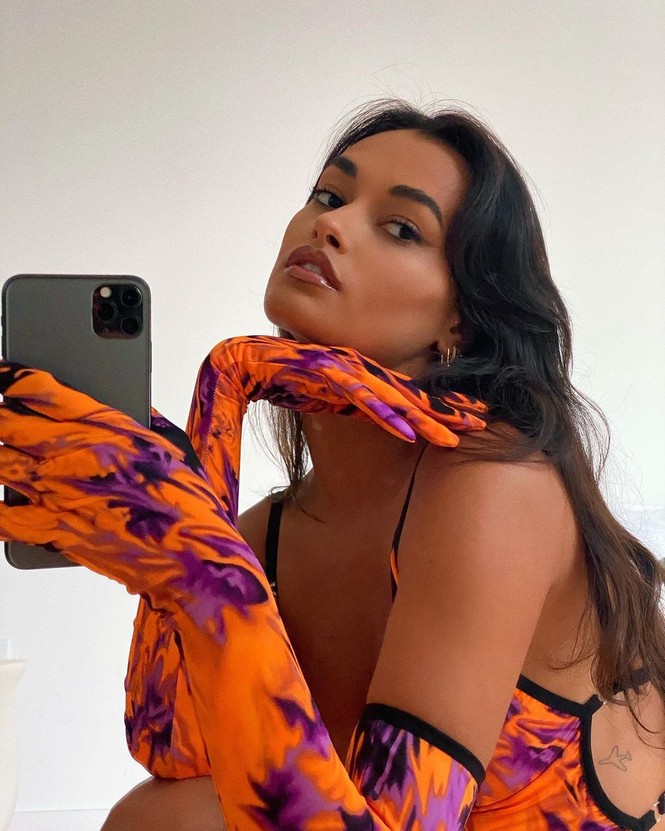 Mê đắm sắc vóc người mẫu áo tắm xứ Samba Gizele Oliveira - ảnh 9