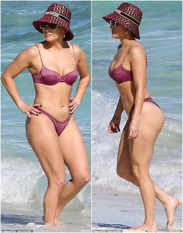 Dạo biển cùng bạn trai, Jennifer Lopez thả dáng rực lửa tuổi 51 - ảnh 4