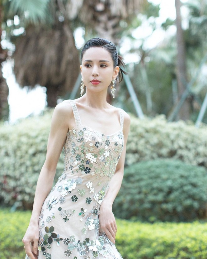 'Tiểu Long Nữ' Lý Nhược Đồng trẻ mãi không già ở tuổi 54 - ảnh 1